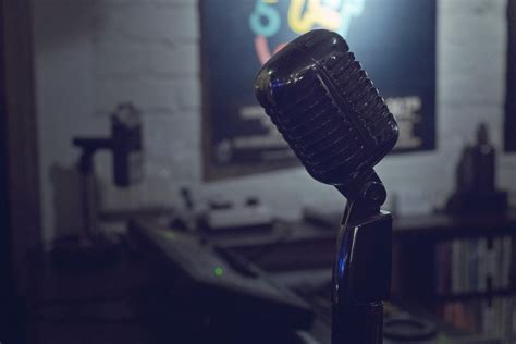 quem inventou o microfone|símbolo de microfone.